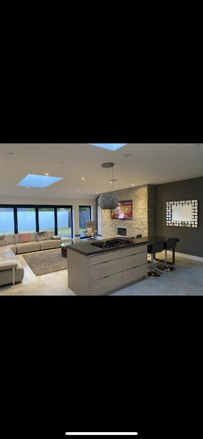 Perfect 4 Bedroom 2 Bathroom Home - Edinburgh — Photos 2